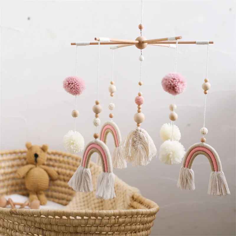 Mobile bébé arc-en-ciel bohème en laine et bois naturel – décoration douce pour chambre bébé
