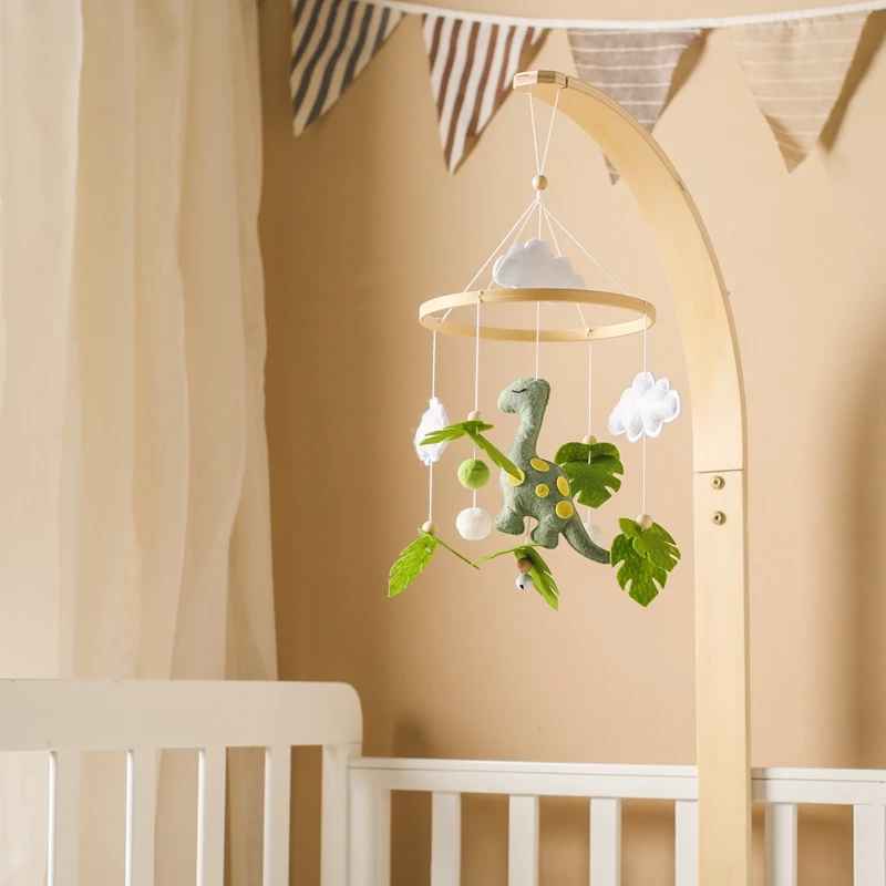 Support mobile bébé Cocon Poétique installé dans une chambre d’enfant douce et naturelle