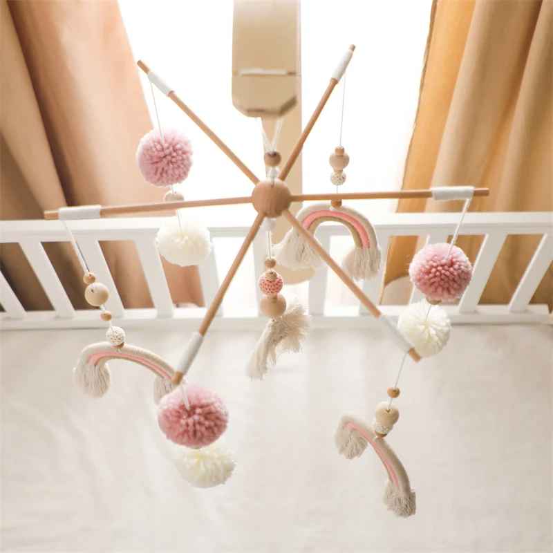 Support mobile bébé bohème en bois et laine arc-en-ciel rose poudré – décoration chambre bébé naturelle